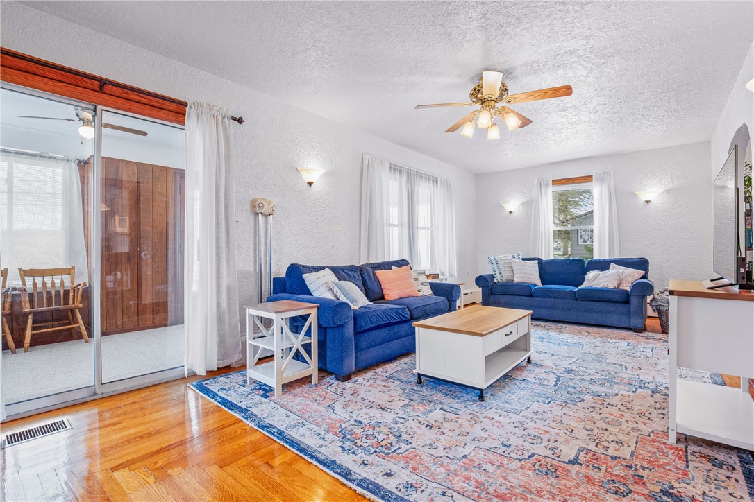 Windber, Pennsylvania 15963, United States, 4 Bedrooms Bedrooms, ,3 BathroomsBathrooms,Residential,Pending,105764