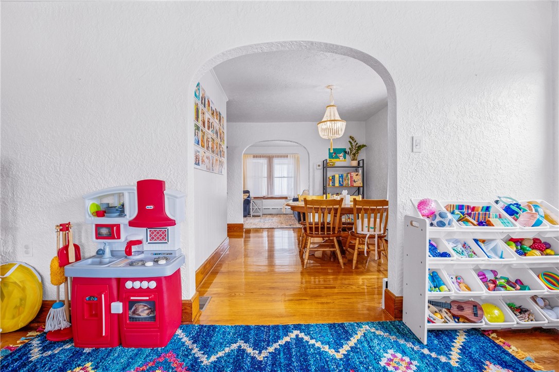 Windber, Pennsylvania 15963, United States, 4 Bedrooms Bedrooms, ,3 BathroomsBathrooms,Residential,Pending,105764