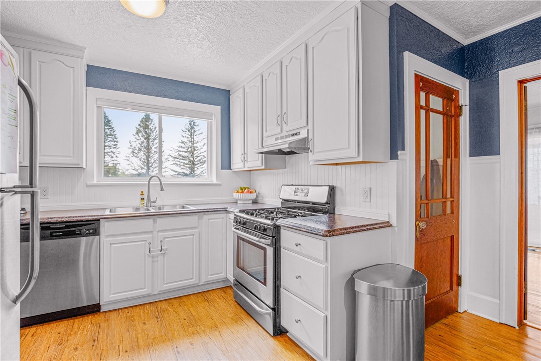 Windber, Pennsylvania 15963, United States, 4 Bedrooms Bedrooms, ,3 BathroomsBathrooms,Residential,Pending,105764