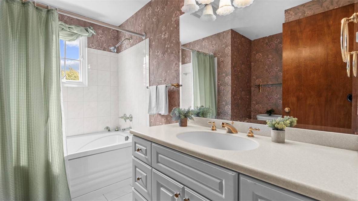 Baldwin Boro, Pennsylvania 15236, United States, 6 Bedrooms Bedrooms, ,3 BathroomsBathrooms,Residential,Contingent,144951