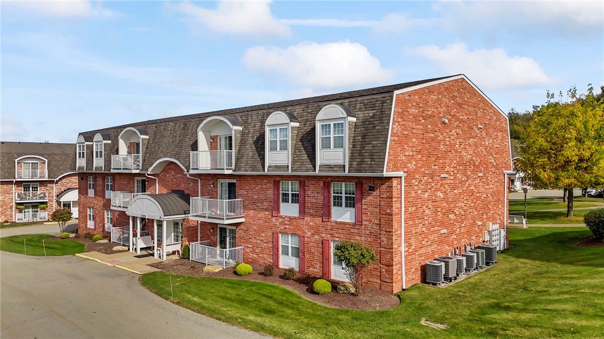 108 Clubhouse Dr