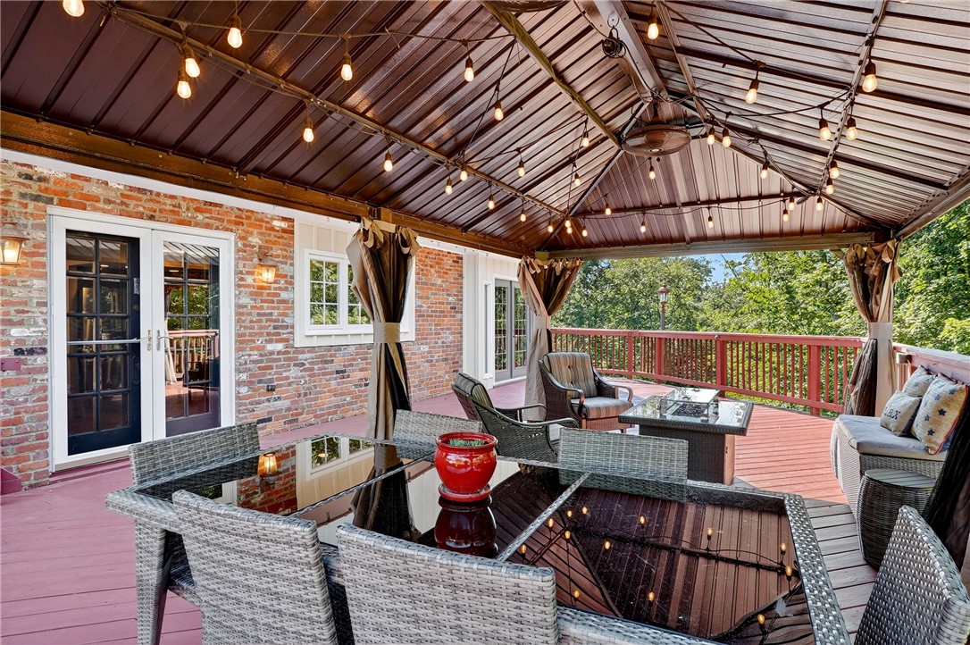 St Clair, Pennsylvania 15241, United States, 4 Bedrooms Bedrooms, ,4 BathroomsBathrooms,Residential,Pending,195870