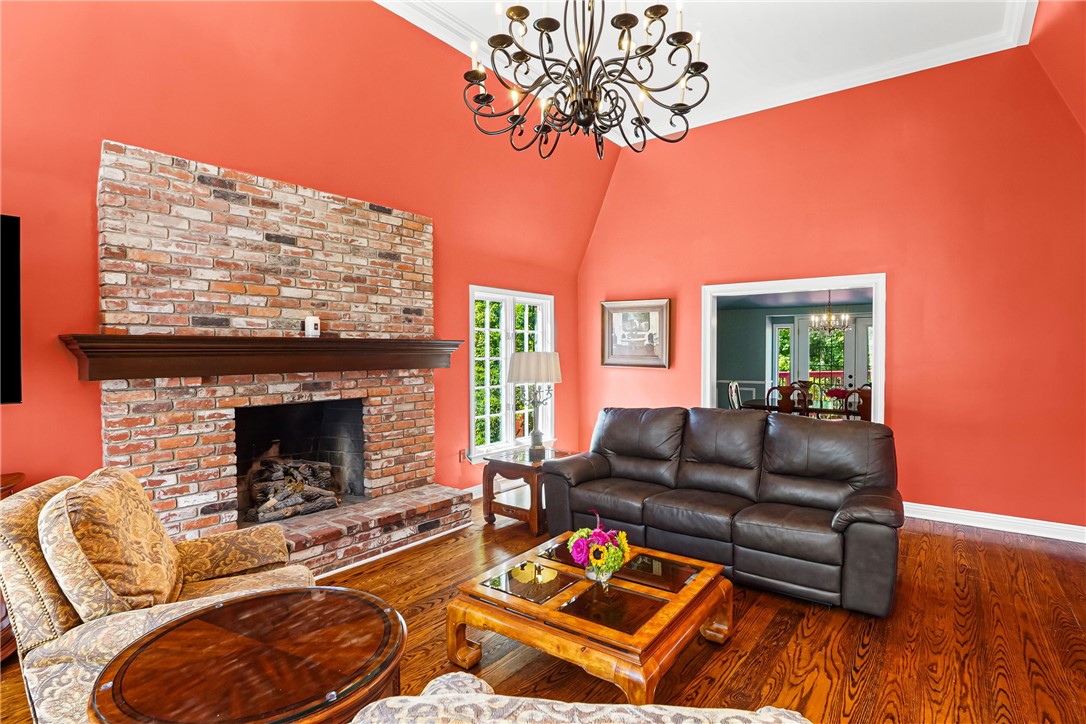 St Clair, Pennsylvania 15241, United States, 4 Bedrooms Bedrooms, ,4 BathroomsBathrooms,Residential,Pending,195870