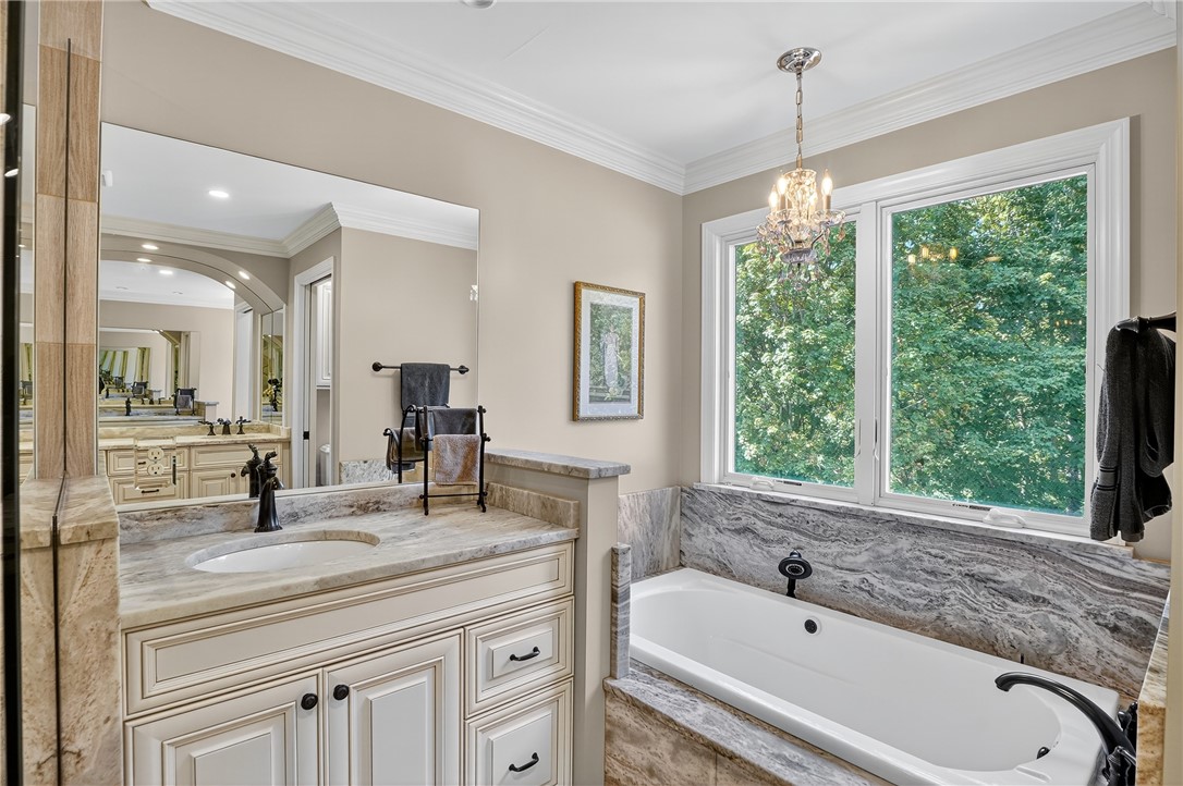 St Clair, Pennsylvania 15241, United States, 4 Bedrooms Bedrooms, ,4 BathroomsBathrooms,Residential,Pending,195870