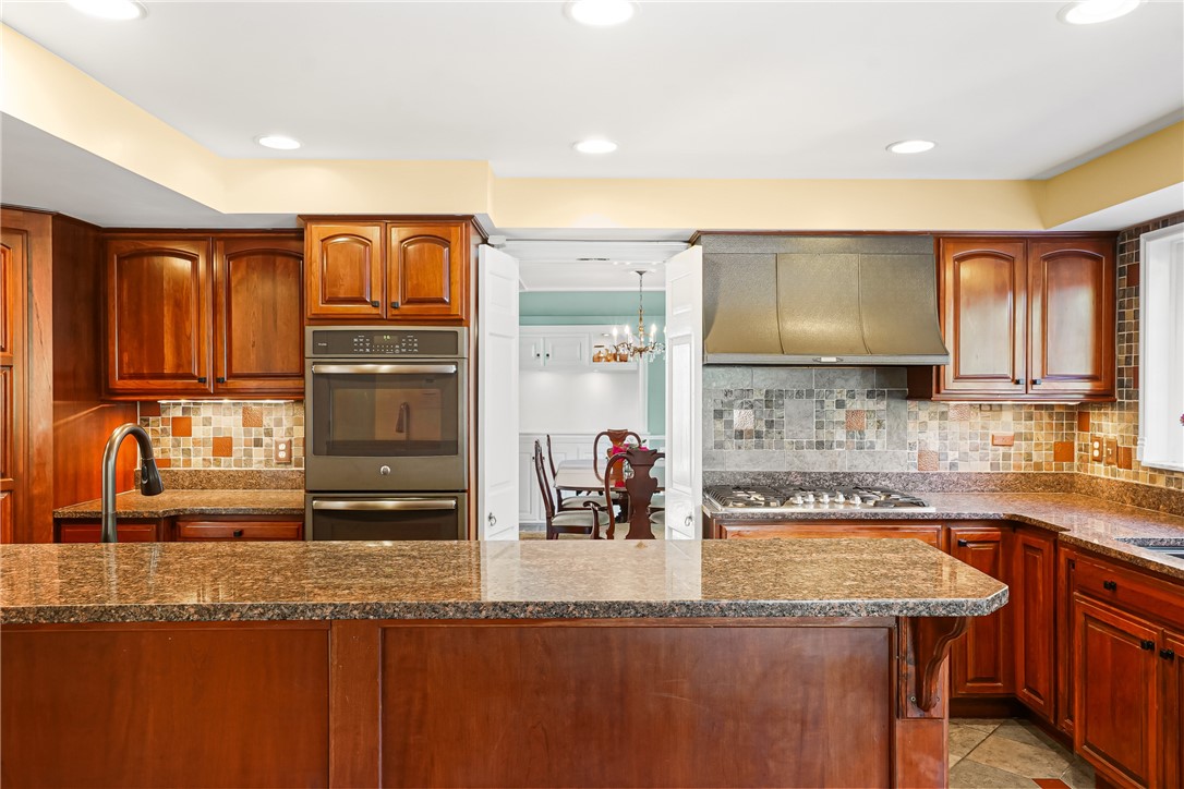 St Clair, Pennsylvania 15241, United States, 4 Bedrooms Bedrooms, ,4 BathroomsBathrooms,Residential,Pending,195870