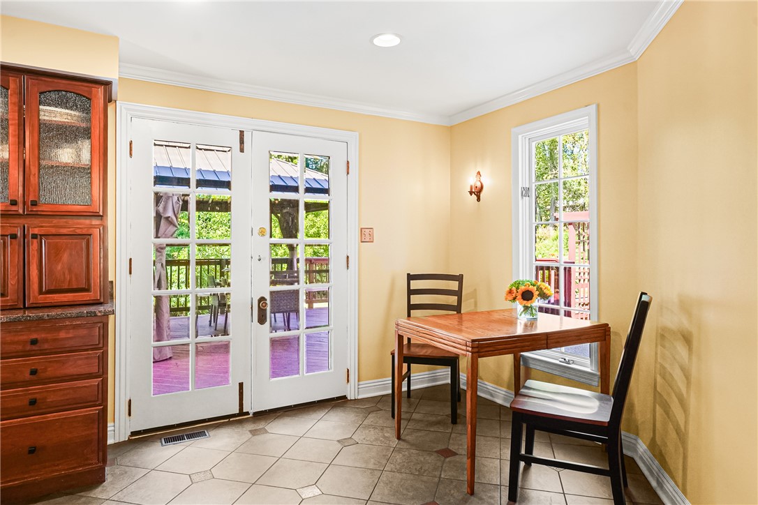 St Clair, Pennsylvania 15241, United States, 4 Bedrooms Bedrooms, ,4 BathroomsBathrooms,Residential,Pending,195870