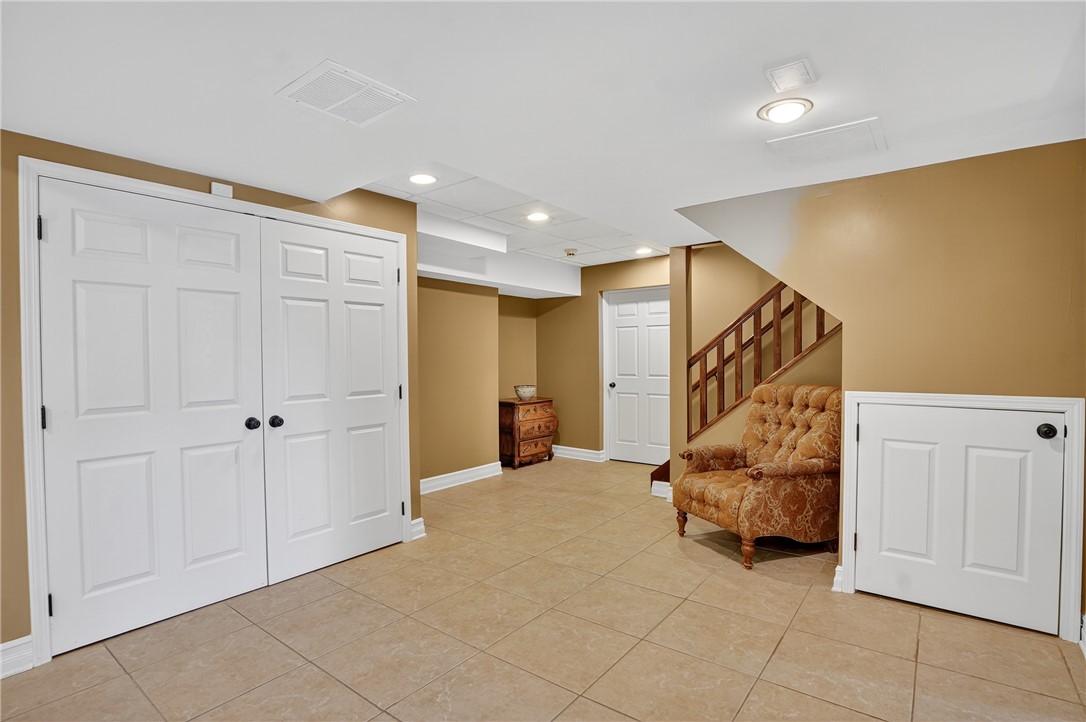 St Clair, Pennsylvania 15241, United States, 4 Bedrooms Bedrooms, ,4 BathroomsBathrooms,Residential,Pending,195870