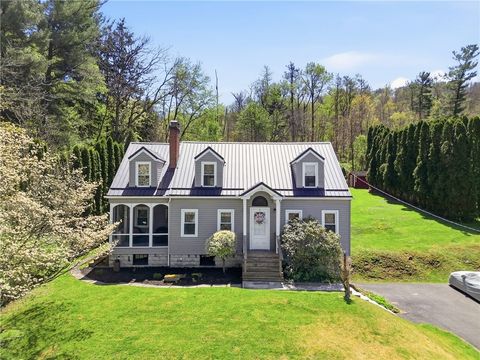 Photo of 356 Glessner Rd, Johnstown, PA 15905 (MLS # 1750501)