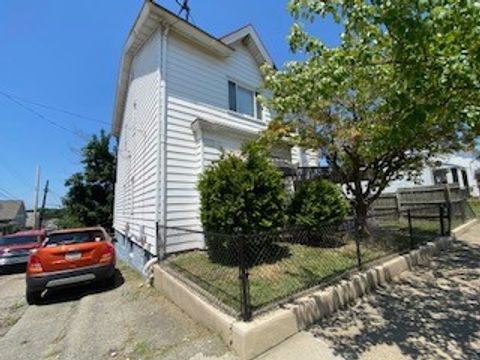 Photo of 346 Boggs Ave #1, Pittsburgh, PA 15211 (MLS # 1736555)