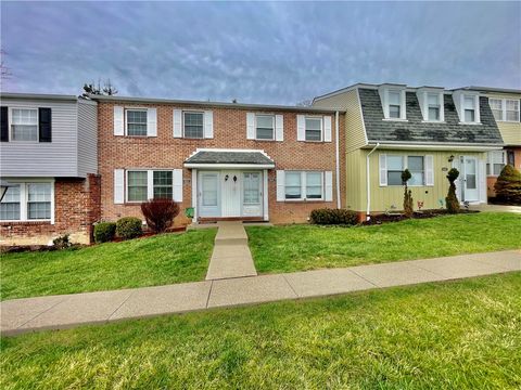 Photo of 604 Countryside Dr, Mc Kees Rocks, PA 15136 (MLS # 1743516)