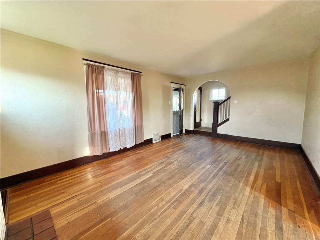 Rochester, Pennsylvania 15074, United States, 2 Bedrooms Bedrooms, ,1 BathroomBathrooms,Residential,Active,189339