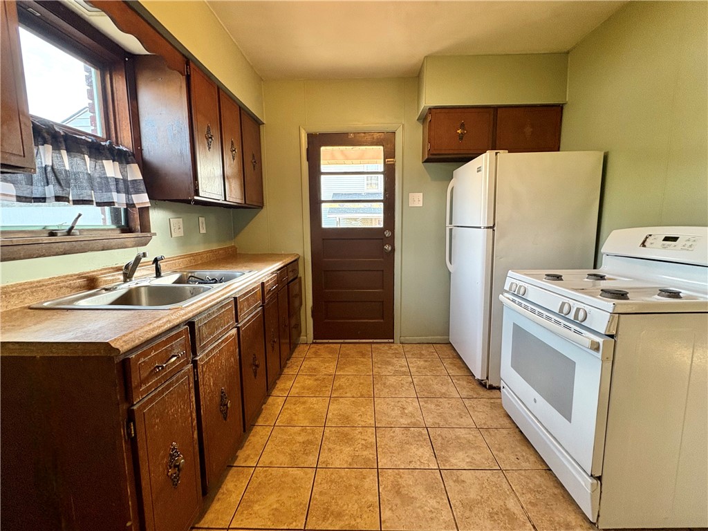 Rochester, Pennsylvania 15074, United States, 2 Bedrooms Bedrooms, ,1 BathroomBathrooms,Residential,Active,189339