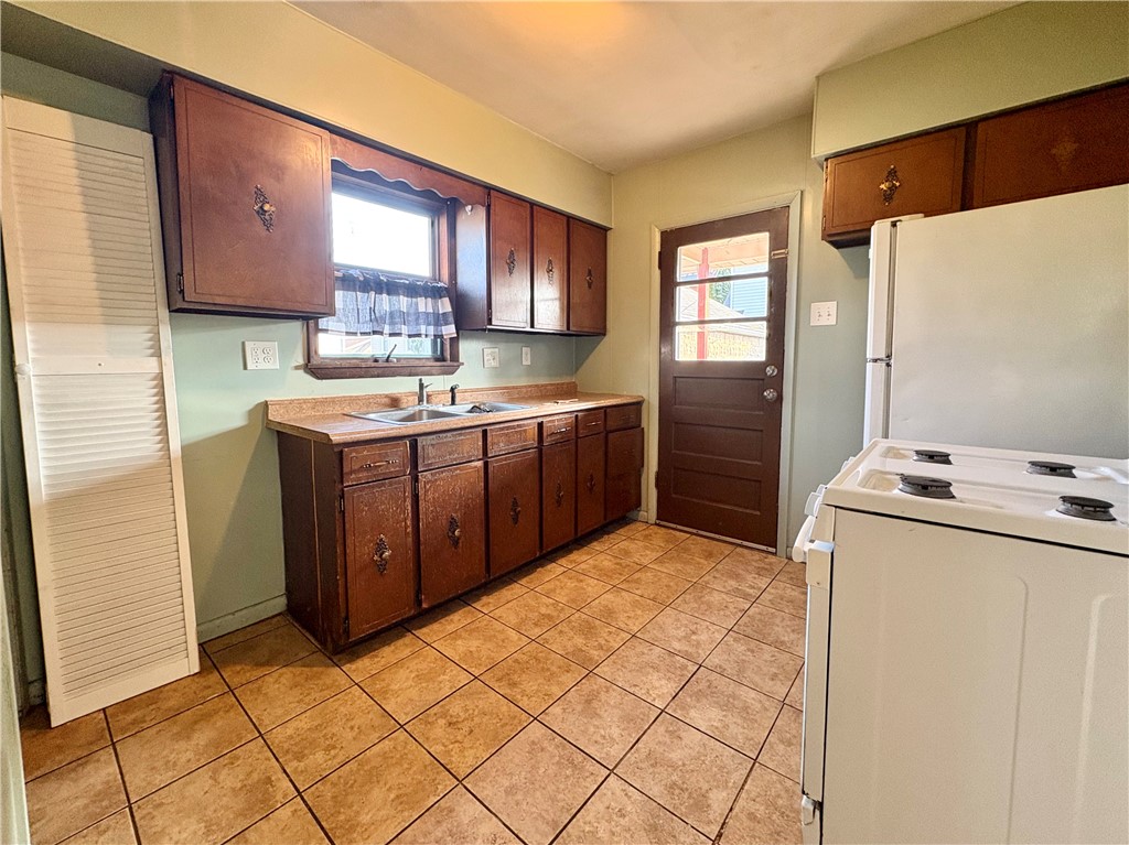 Rochester, Pennsylvania 15074, United States, 2 Bedrooms Bedrooms, ,1 BathroomBathrooms,Residential,Active,189339