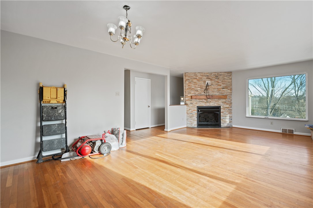 Peters Twp, Pennsylvania 15317, United States, 3 Bedrooms Bedrooms, ,2 BathroomsBathrooms,Residential,Contingent,11754