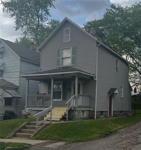 Photo of 509 Pennsylvania Ave, Farrell, PA 16121 (MLS # 1746660)