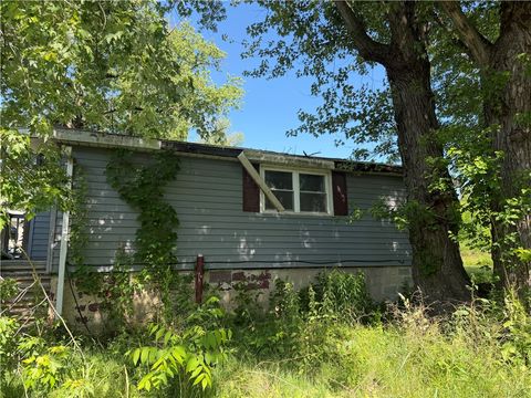 Photo of 1585 Mercer Rd, Ellwood City, PA 16117 (MLS # 1763769)