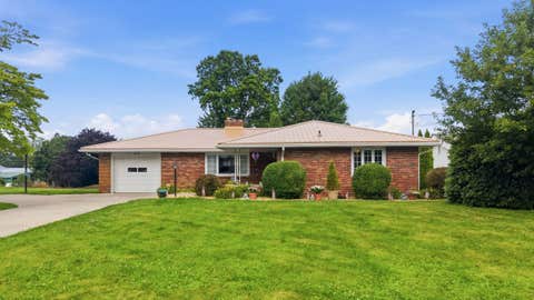 Photo of 160 State St, Saxonburg, PA 16056 (MLS # 1763191)
