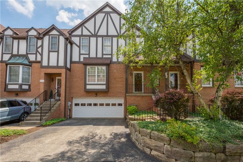 Townhouse For Sale - 313 Kingsberry Cir<br/> Mt Lebanon, PA 15234