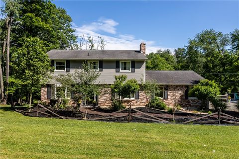 Photo of 2780 Farm Spur Rd, North Huntingdon, PA 15642 (MLS # 1762044)