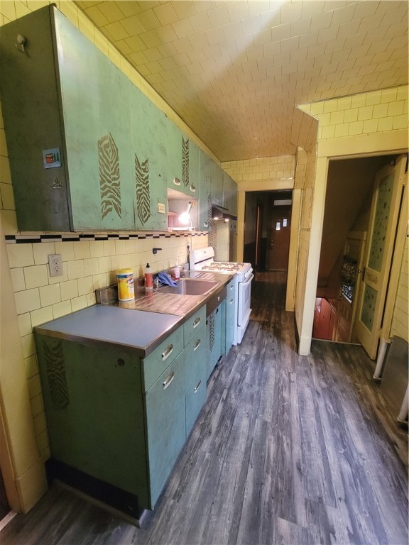 Ambridge, Pennsylvania 15003, United States, 3 Bedrooms Bedrooms, ,2 BathroomsBathrooms,Residential,Active,249064