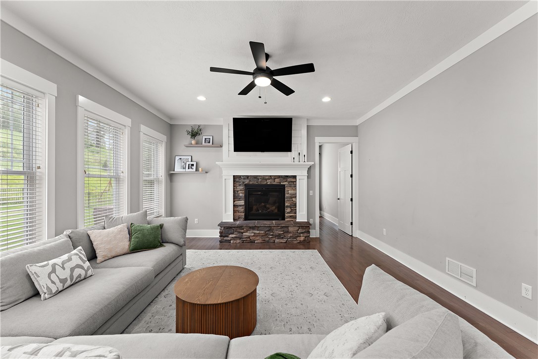 Marshall, Pennsylvania 16046, United States, 5 Bedrooms Bedrooms, ,3 BathroomsBathrooms,Residential,Active,176923