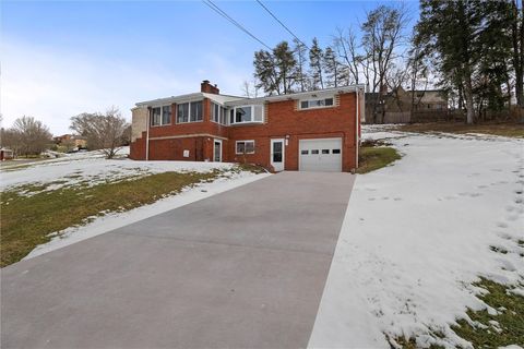 Photo of 804 Redwood Dr, Mcdonald, PA 15057 (MLS # 1744673)