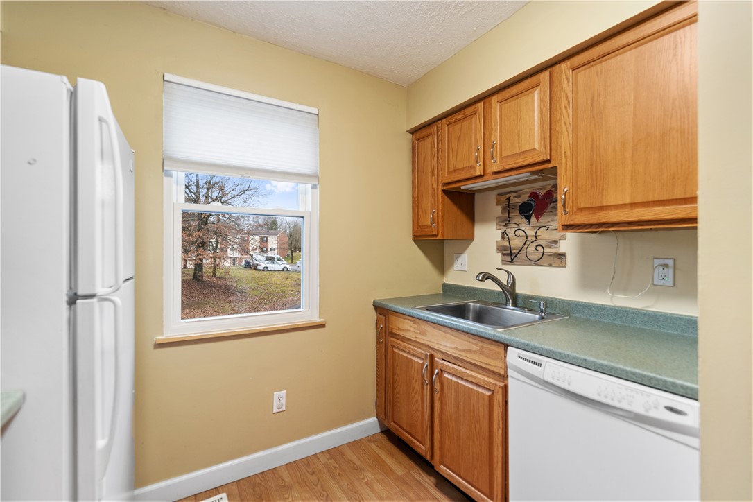 Seven Fields Boro, Pennsylvania 16046, United States, 2 Bedrooms Bedrooms, ,2 BathroomsBathrooms,Residential,Contingent,1203