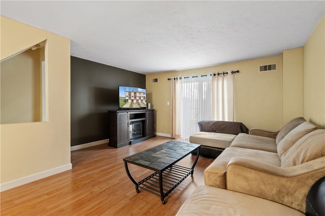 Seven Fields Boro, Pennsylvania 16046, United States, 2 Bedrooms Bedrooms, ,2 BathroomsBathrooms,Residential,Contingent,1203