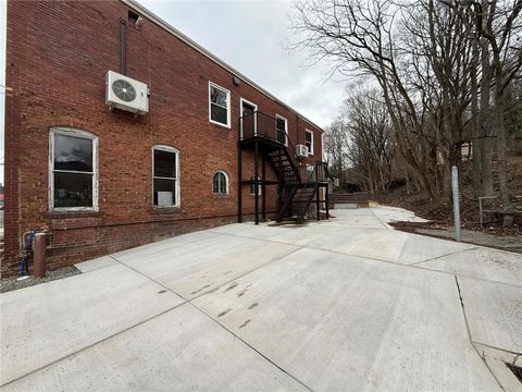 Photo of 260 Oak Ave #C, Kittanning, PA 16201 (MLS # 1743911)