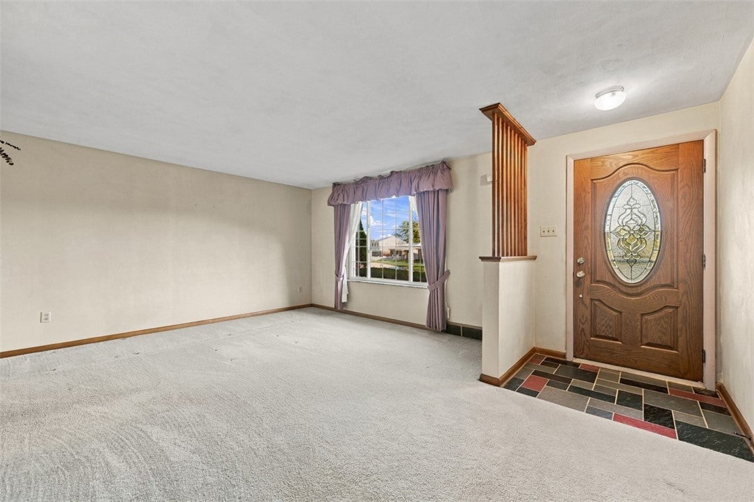 94 York Dr