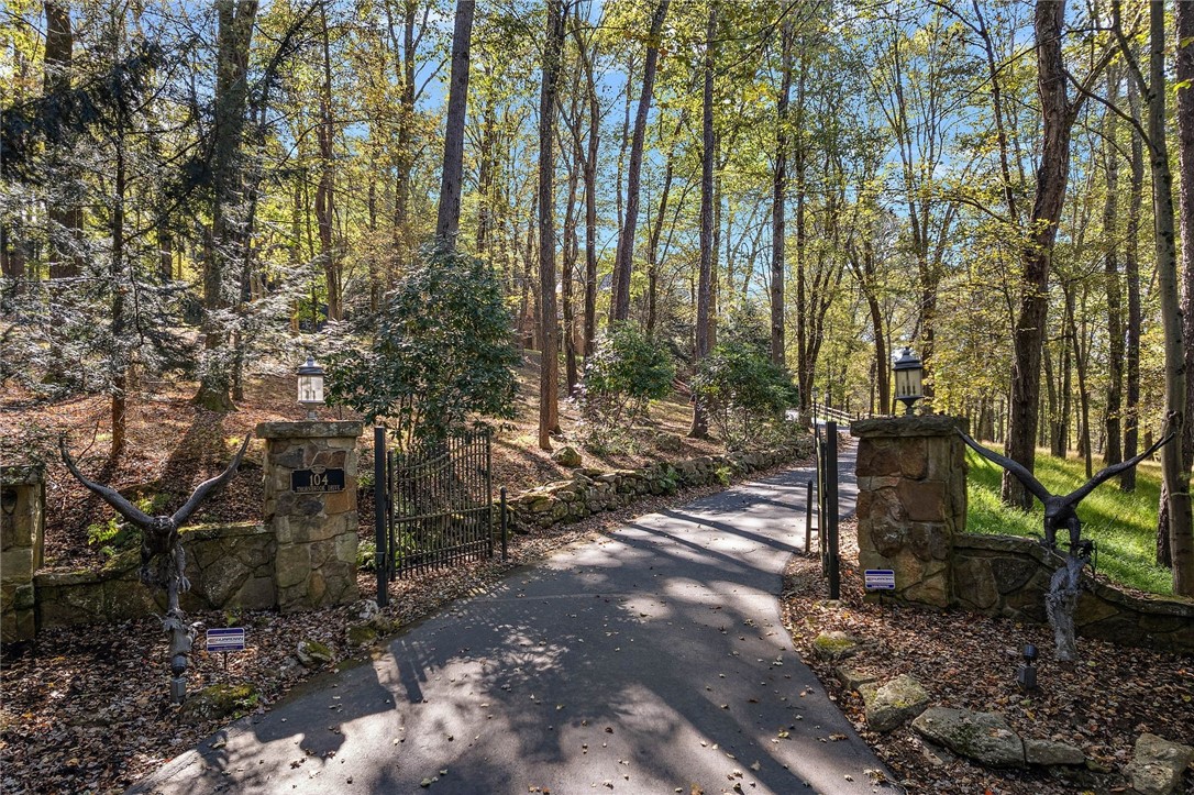 104-102 Thornbrook Drive