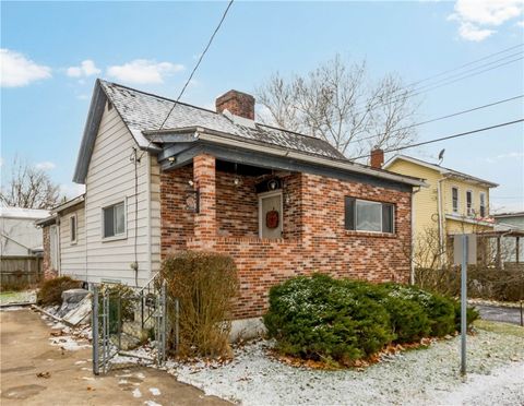 Photo of 212 Fairview Ave, Verona, PA 15147 (MLS # 1737667)