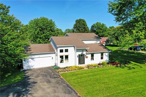 Photo of 3627 Clearview Dr, Hermitage, PA 16148 (MLS # 1737747)