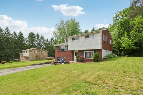 142 Meadowbrook Dr Moon/Crescent Twp PA 15108