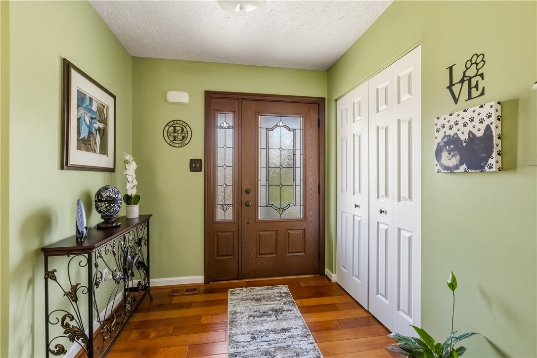 103 Oakbrook Cir