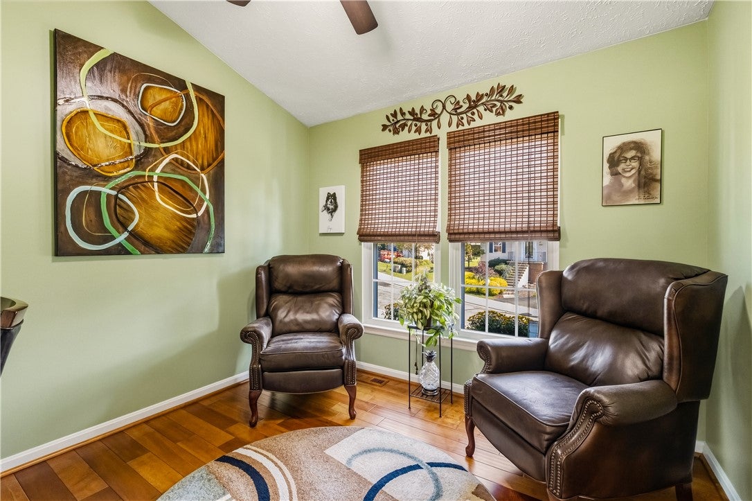 103 Oakbrook Cir