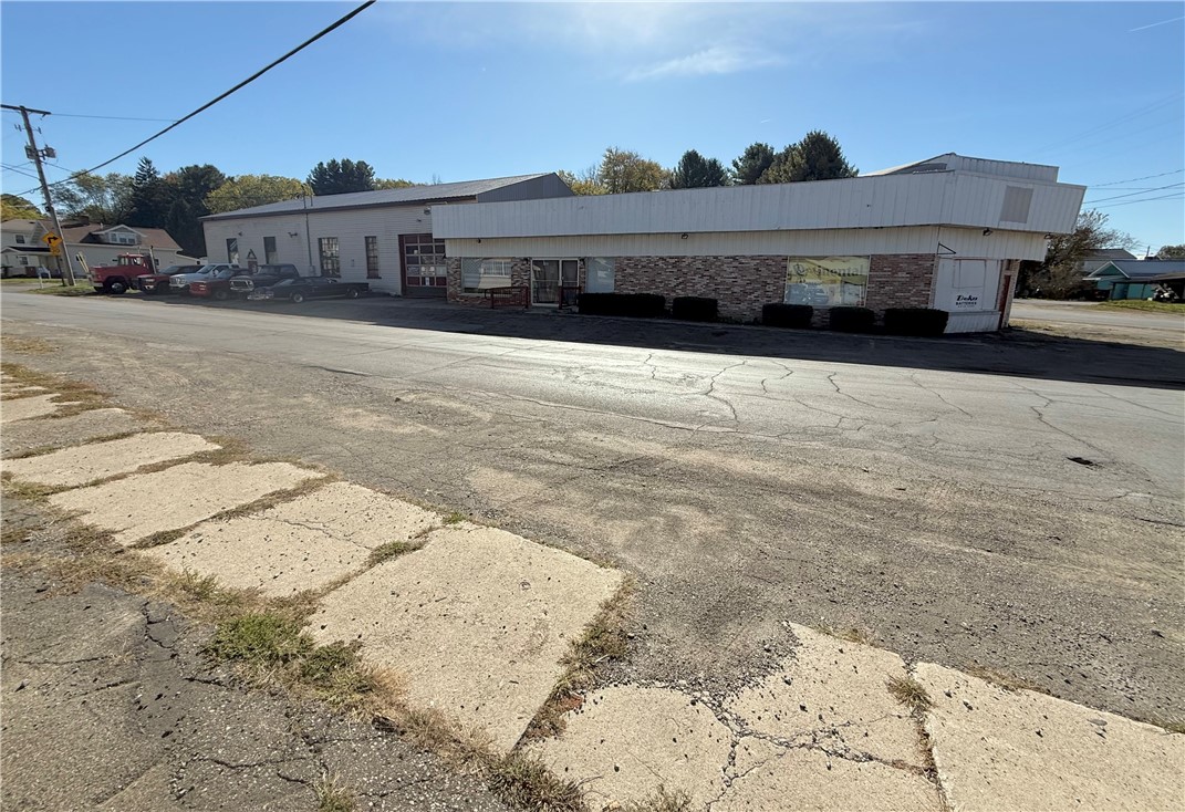 207-209 Center St
