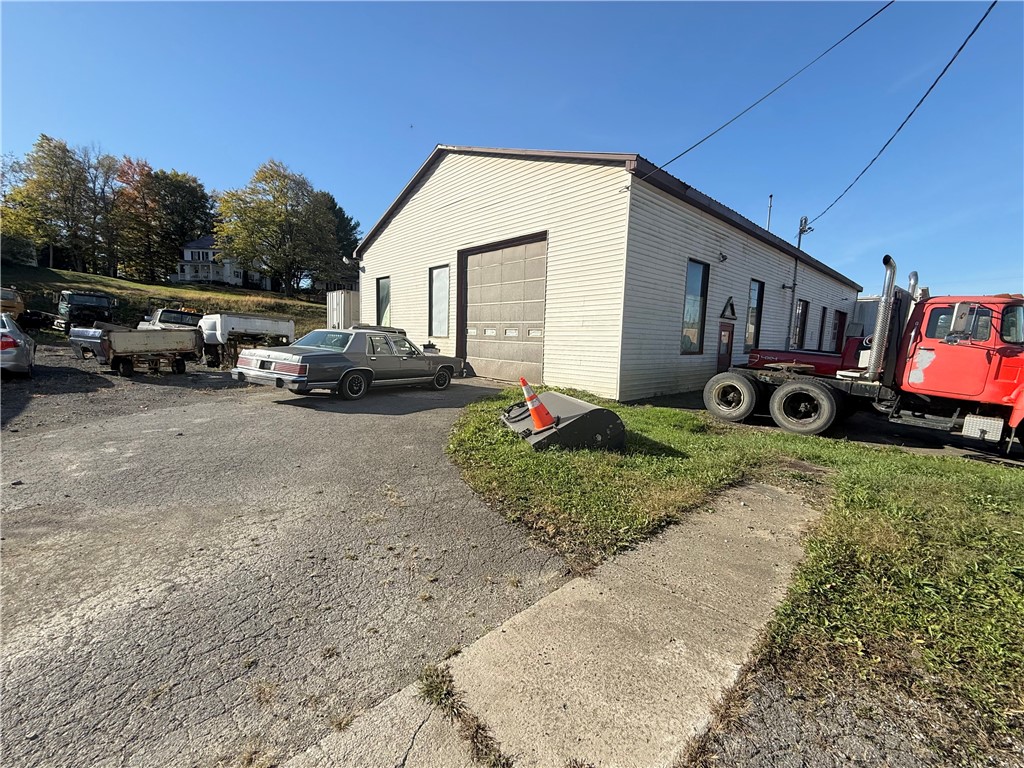 207-209 Center St