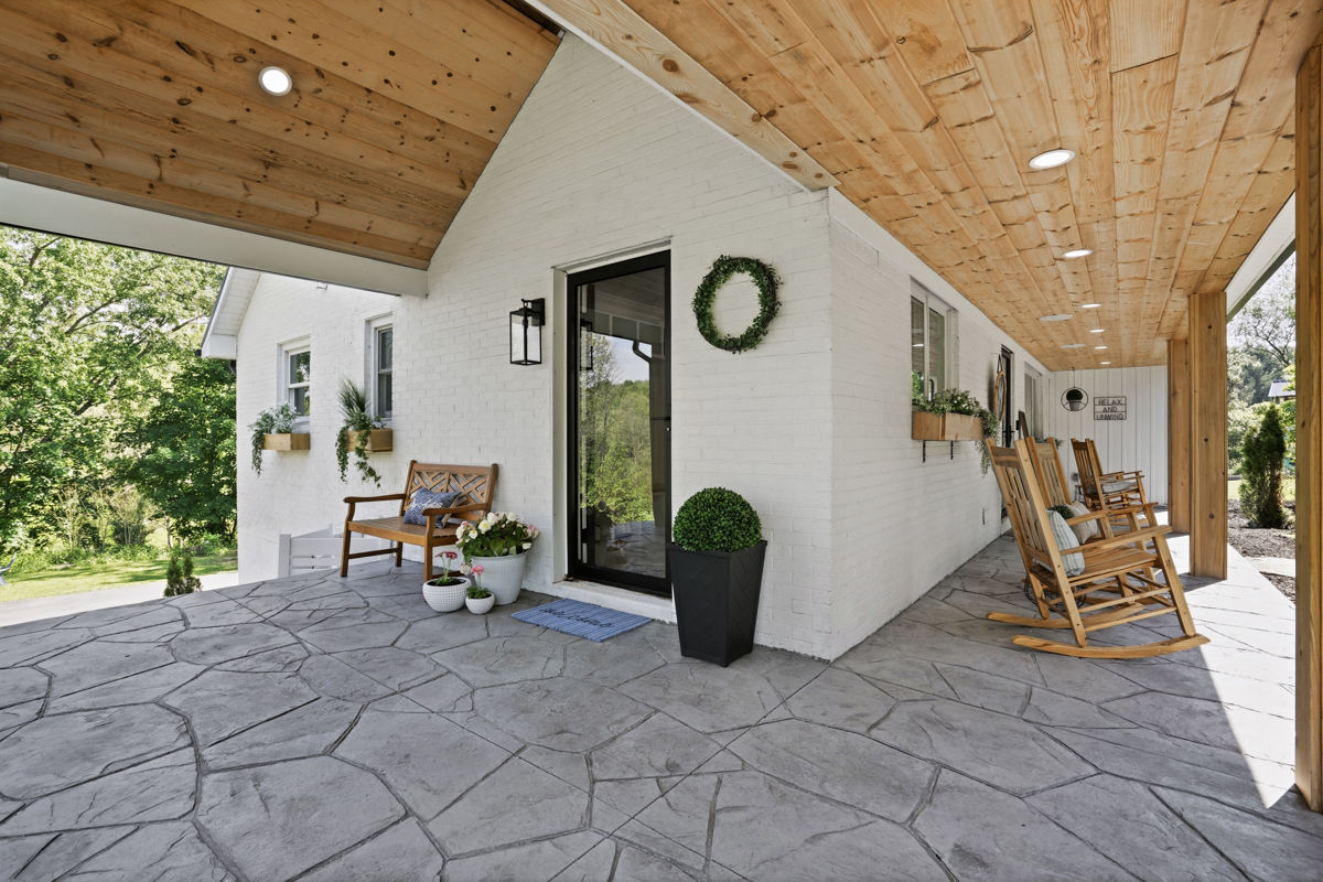 196 Lutz Rd