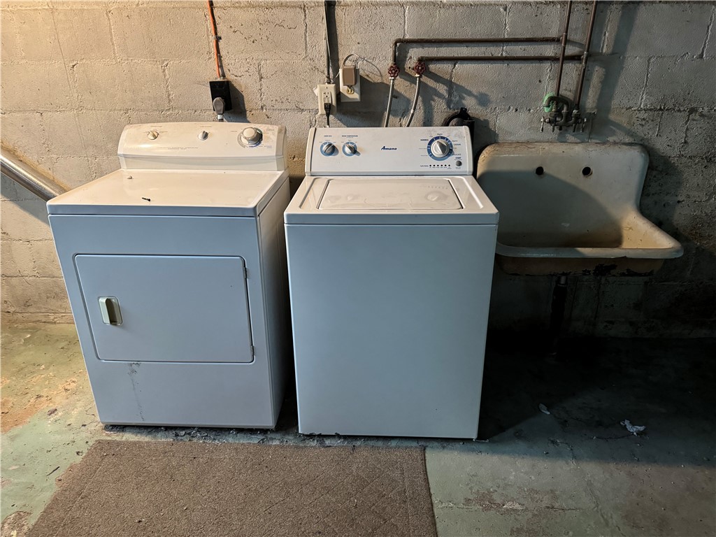 New Castle, Pennsylvania 16101, United States, 2 Bedrooms Bedrooms, ,1 BathroomBathrooms,Residential,Active,215095