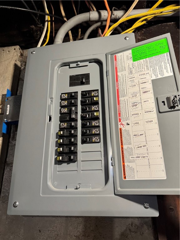 New Castle, Pennsylvania 16101, United States, 2 Bedrooms Bedrooms, ,1 BathroomBathrooms,Residential,Active,215095