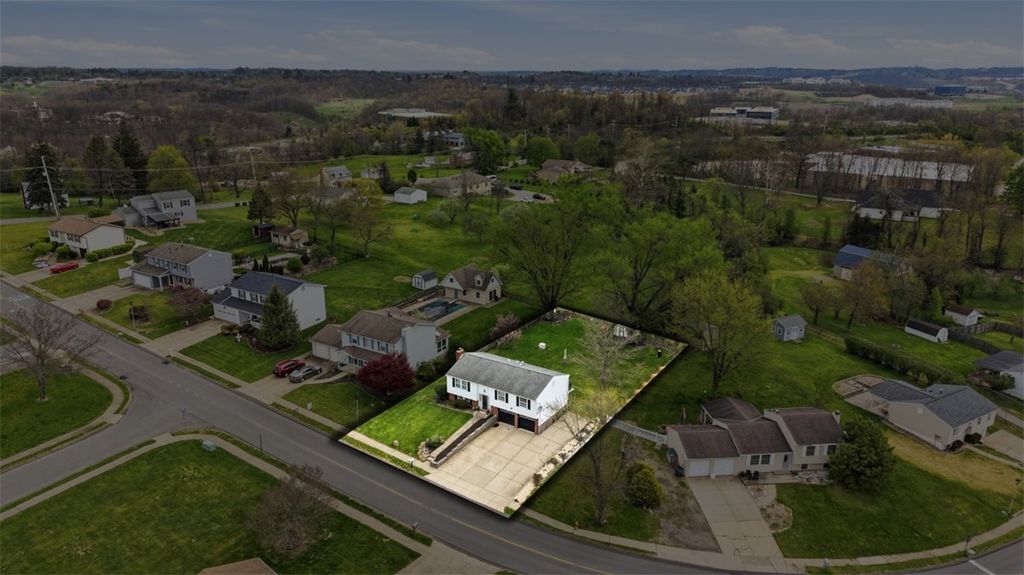 Photo of 108 Cranbrooke Dr, Coraopolis, PA 15108 (MLS # 1749520)