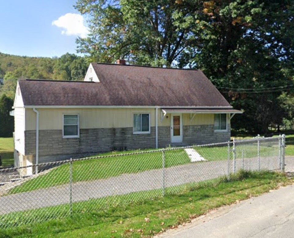 302 South Dr