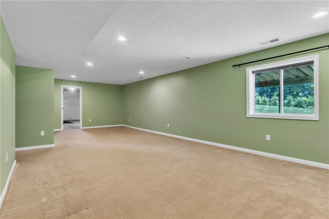 Hampton, Pennsylvania 15044, United States, 5 Bedrooms Bedrooms, ,4 BathroomsBathrooms,Residential,Active,149649