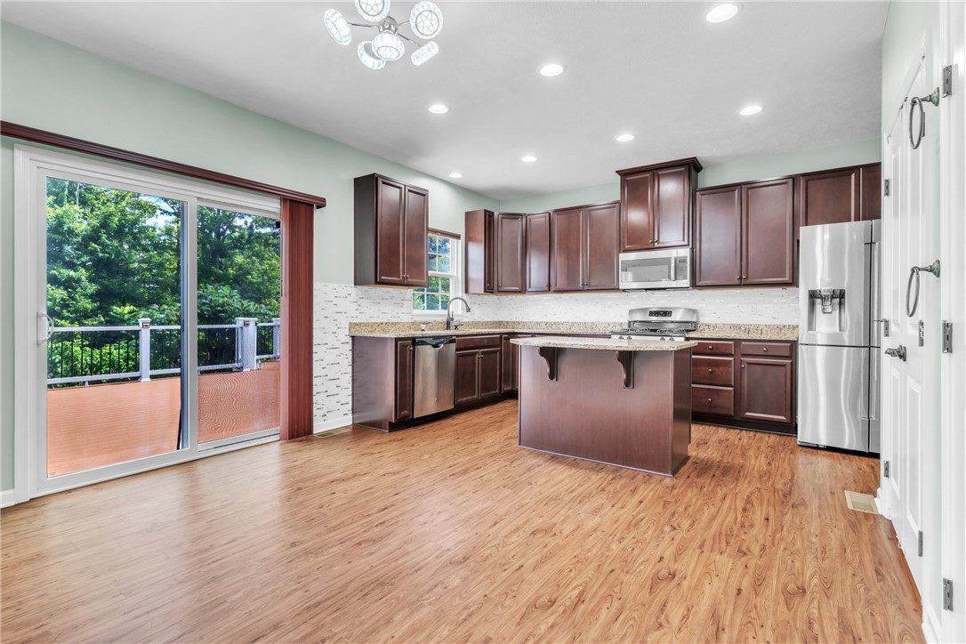 Hampton, Pennsylvania 15044, United States, 5 Bedrooms Bedrooms, ,4 BathroomsBathrooms,Residential,Active,149649