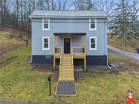 Photo of 102 Fayette St, Imperial, PA 15126 (MLS # 1742847)
