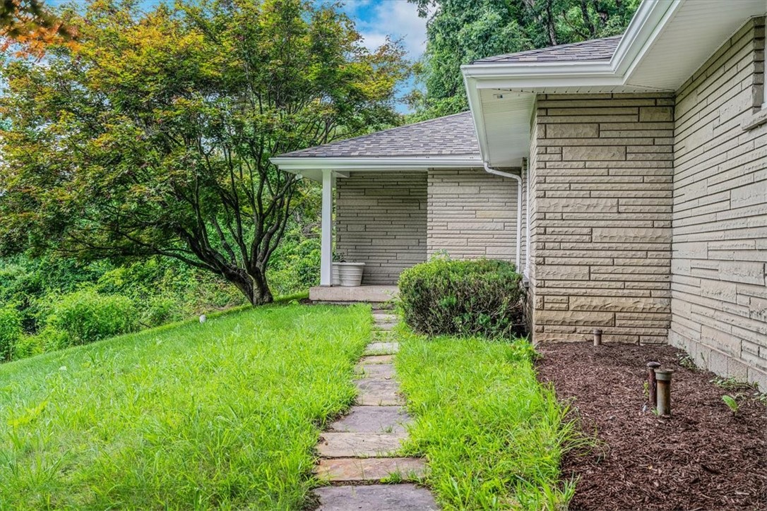 207 W Newton Rd