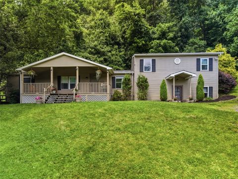 Photo of 8517 Wittmer Rd, Pittsburgh, PA 15237 (MLS # 1762628)