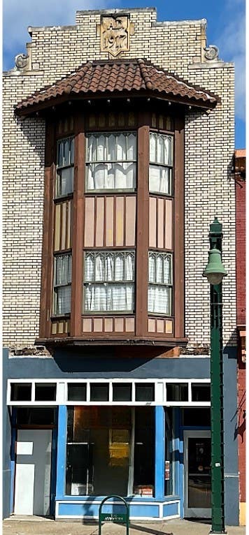 Photo for 225 E 8th Ave