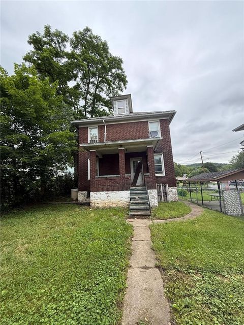 Photo of 578 Dorothy Ave, Johnstown, PA 15906 (MLS # 1751647)